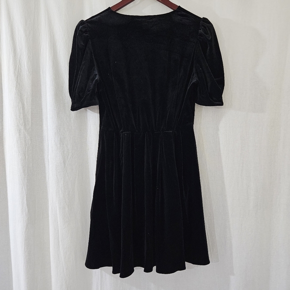 naivee V-Neck Button Front Short Sleeve Midi Dress in Black Velvet Size 6 - Picture 2 of 4